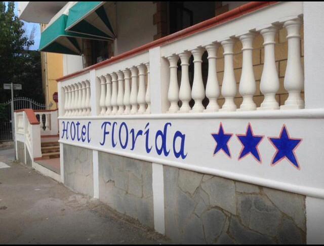 Albergo Florida 伊索拉迪卡波里祖托 外观 照片
